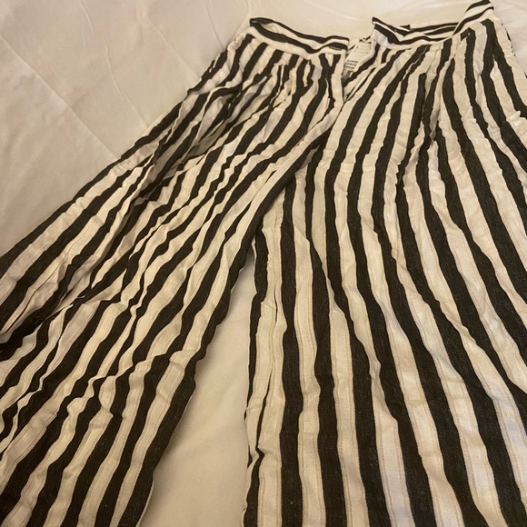 NEVER WORN, H&M black and white culottes - Picture 2 of 3
